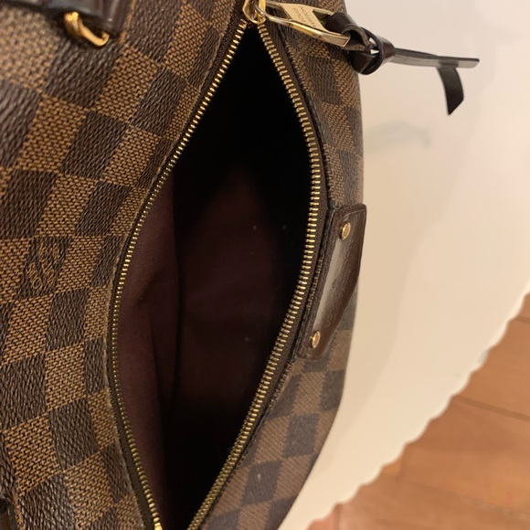 Louis Vuitton Handbag - Picture 14 of 16